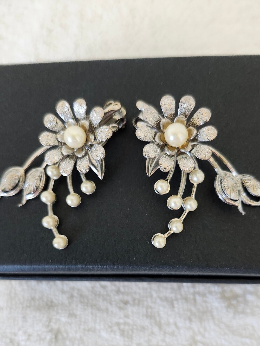 "Crown Trifari" Clip-on earrings Vintage Replica